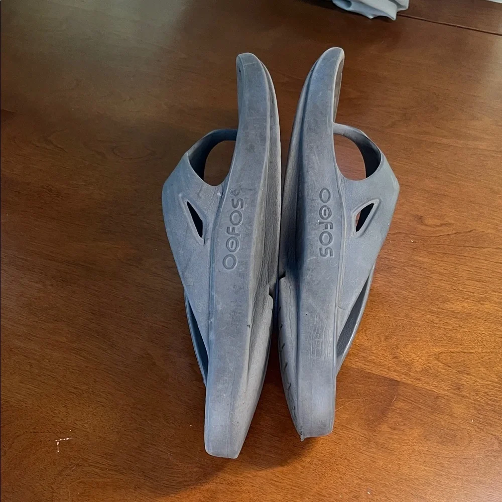 OOFOS Gray Flip Flop Sandals Men’s 11 Womens 13